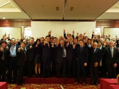  Santinelli Holds Worldwide Lens Edge Summit Meeting